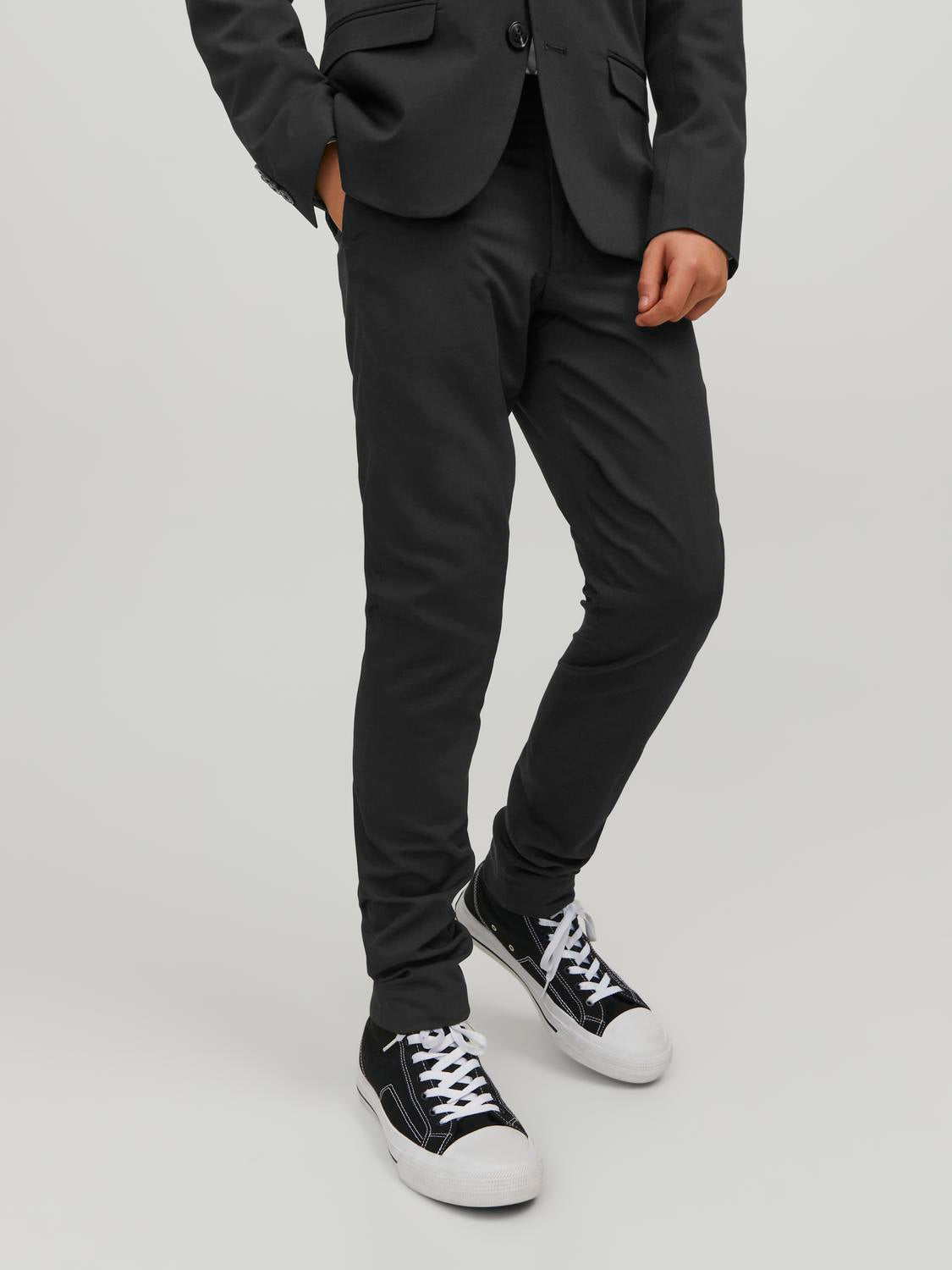 model_shot-front